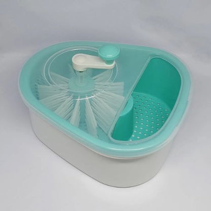 Easy spin vegetable washer with manual rotating mechanism for effortless kitchen use.