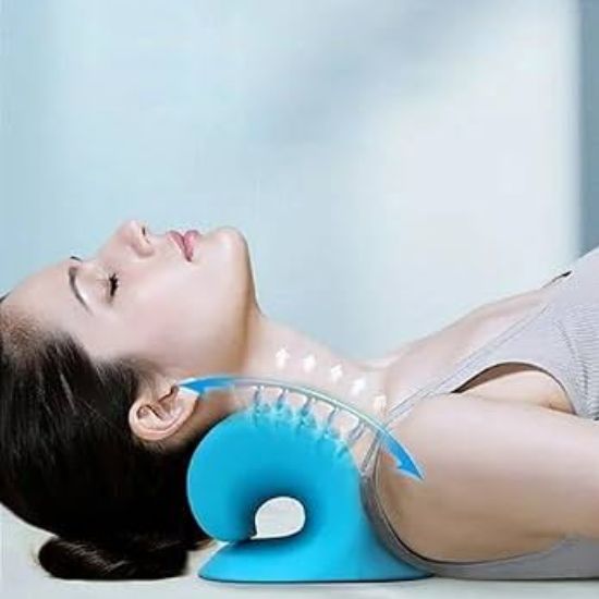 High-density memory foam neck support with a cushioned design