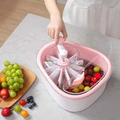Manual salad spinner and produce washer for fresh lettuce, herbs, and leafy greens.