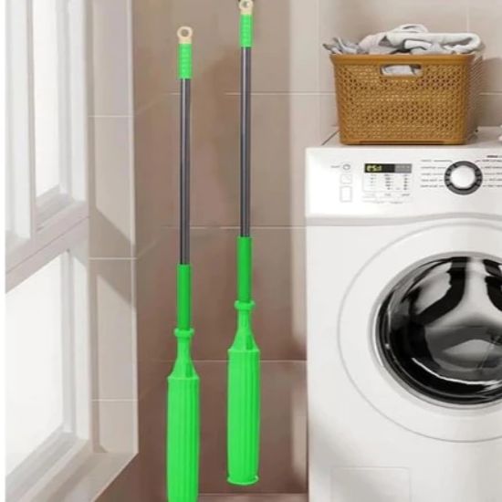 Rotating microfiber mop for cleaning glass and mirrors