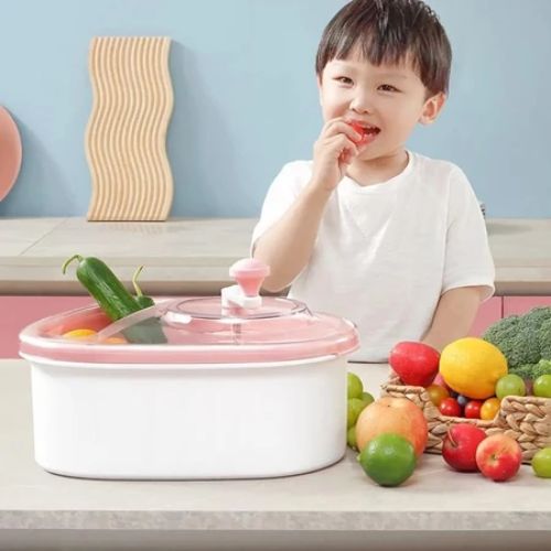Vegetable cleaning bowl with spinning basket for fast and gentle produce washing.